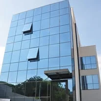 Aluminium · Façade — Façade vitrée, vue 1