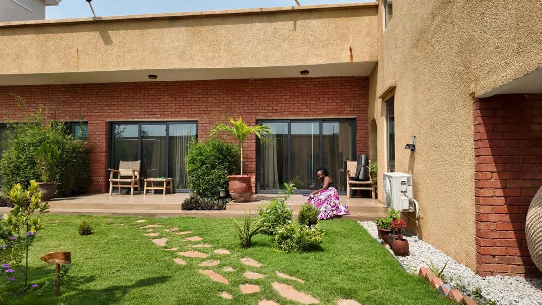 Réalisation · Maison — Maison, terrasse et jardin, vue 4